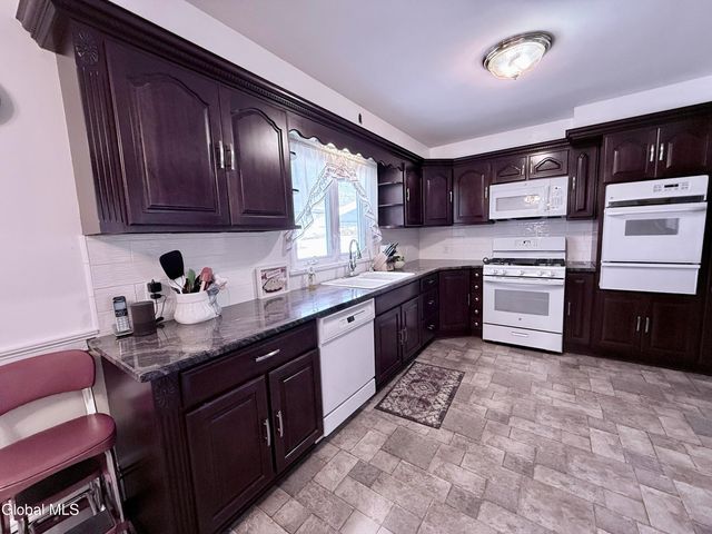 22 Peter Lane, Amsterdam, NY 12010