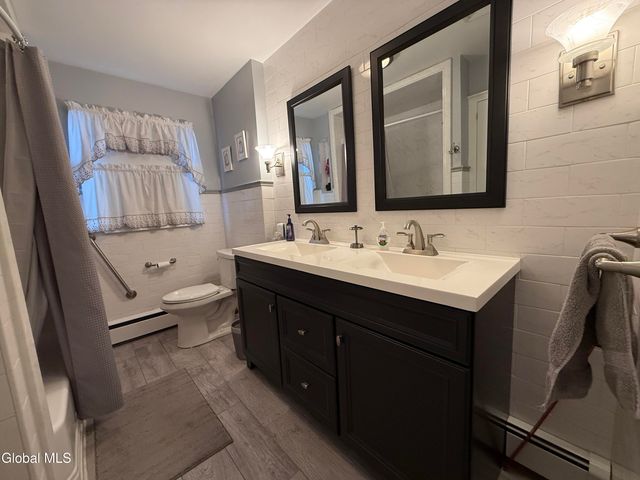 22 Peter Lane, Amsterdam, NY 12010