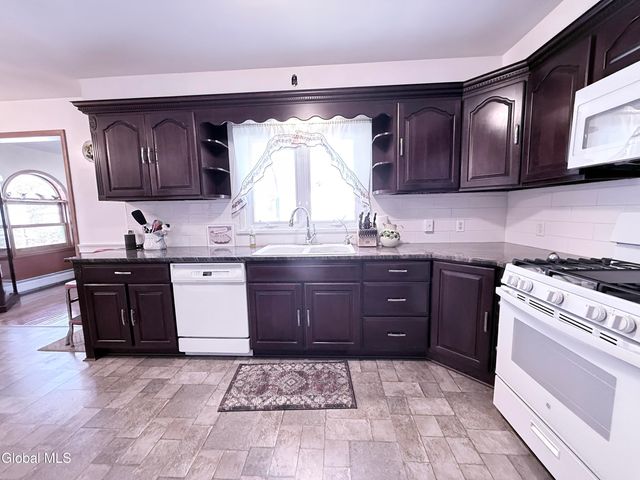 22 Peter Lane, Amsterdam, NY 12010