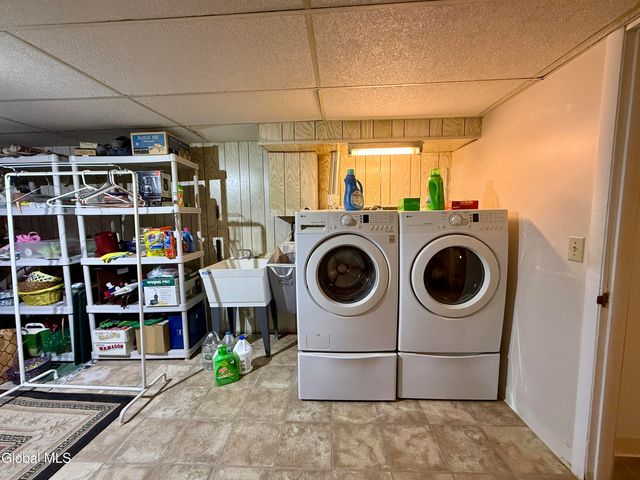 22 Peter Lane, Amsterdam, NY 12010