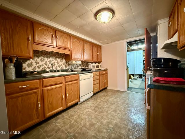 22 Peter Lane, Amsterdam, NY 12010