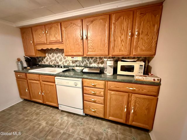 22 Peter Lane, Amsterdam, NY 12010