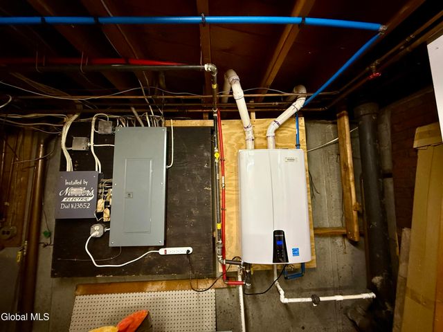 22 Peter Lane, Amsterdam, NY 12010