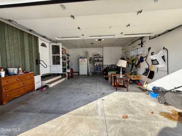 22 Peter Lane, Amsterdam, NY 12010