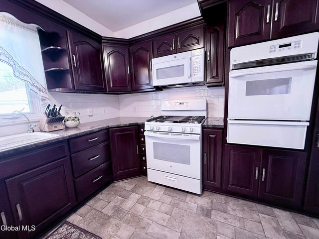 22 Peter Lane, Amsterdam, NY 12010