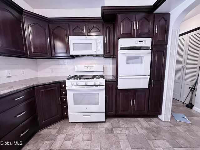 22 Peter Lane, Amsterdam, NY 12010