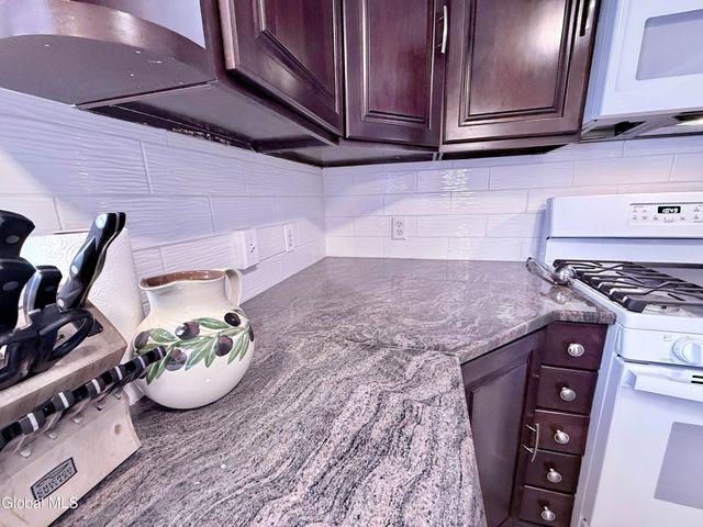 22 Peter Lane, Amsterdam, NY 12010