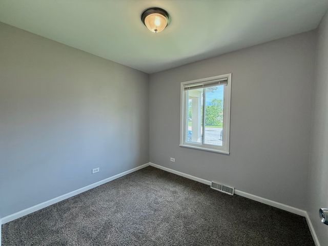35 S Chestnut Court, Glenwood, IL 60425
