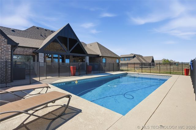 6907 E 91st Street North N, Owasso, OK 74055