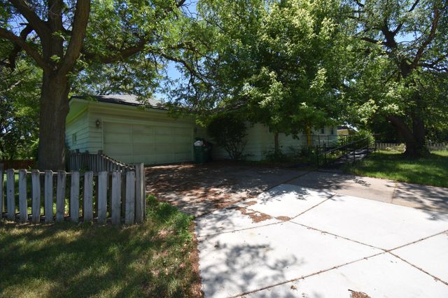 6536 Indiana Avenue N, Brooklyn Center, MN 55429