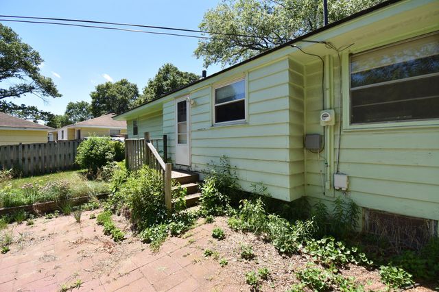 6536 Indiana Avenue N, Brooklyn Center, MN 55429