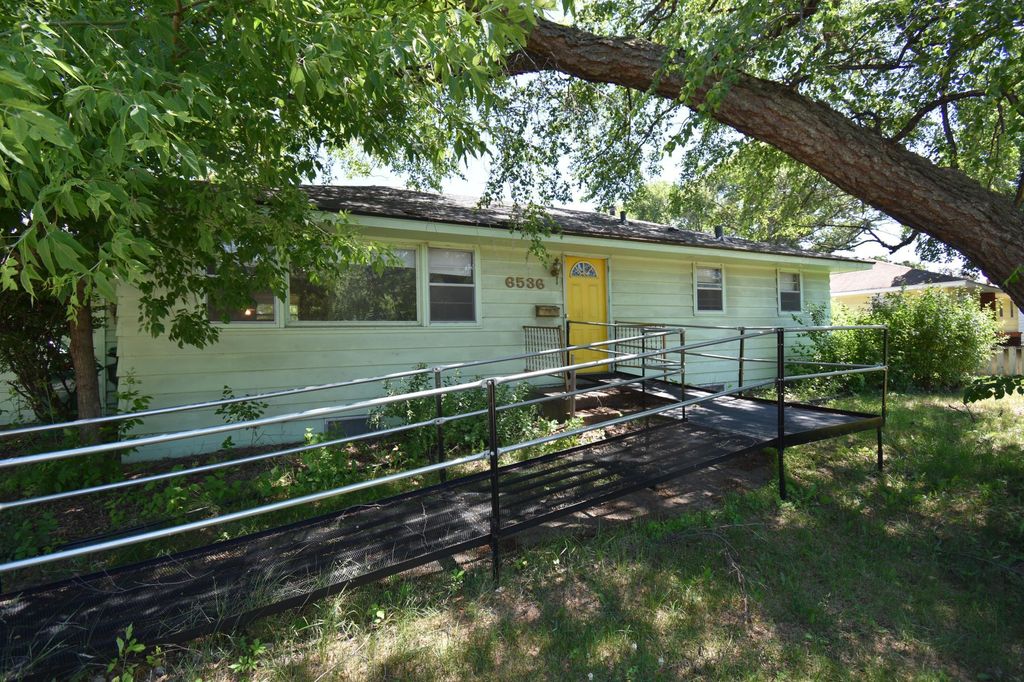 6536 Indiana Avenue N, Brooklyn Center, MN 55429