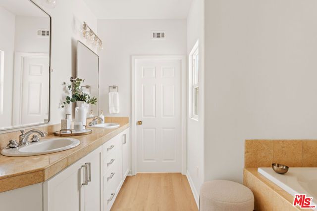 5736 S Celedon, Los Angeles, CA 90094