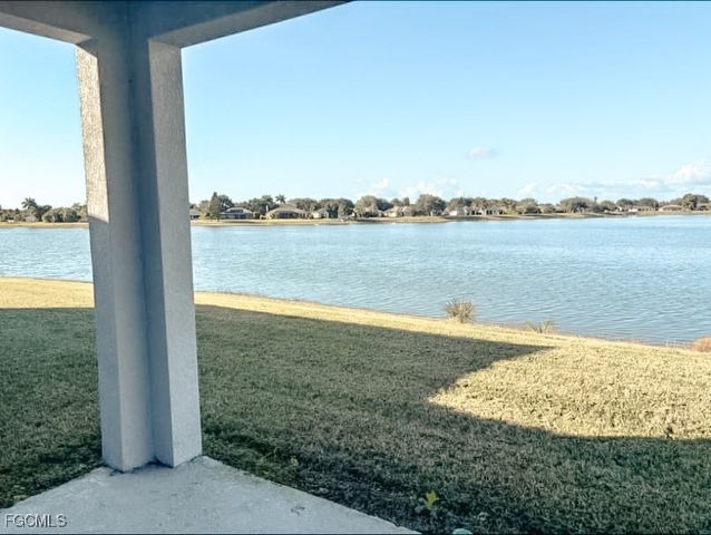 2038 Grove DR, Naples, FL 34120