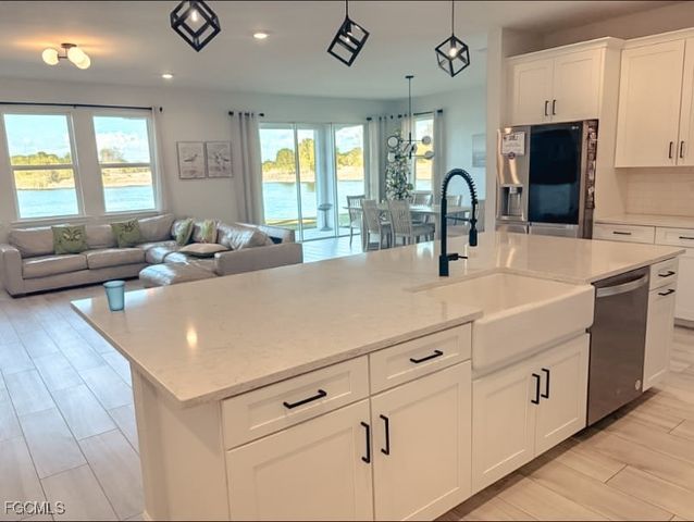 2038 Grove DR, Naples, FL 34120