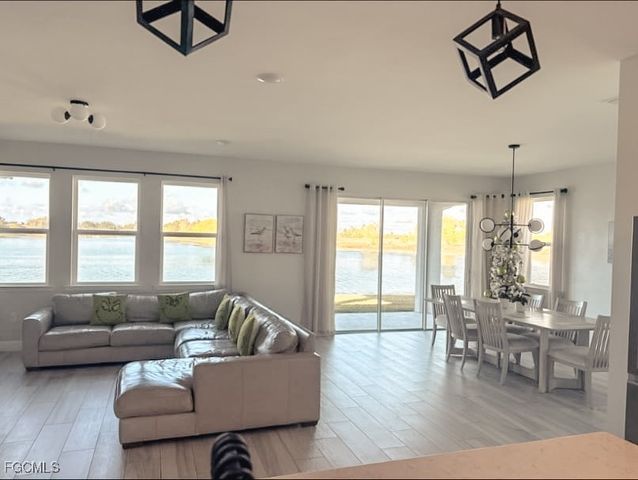 2038 Grove DR, Naples, FL 34120