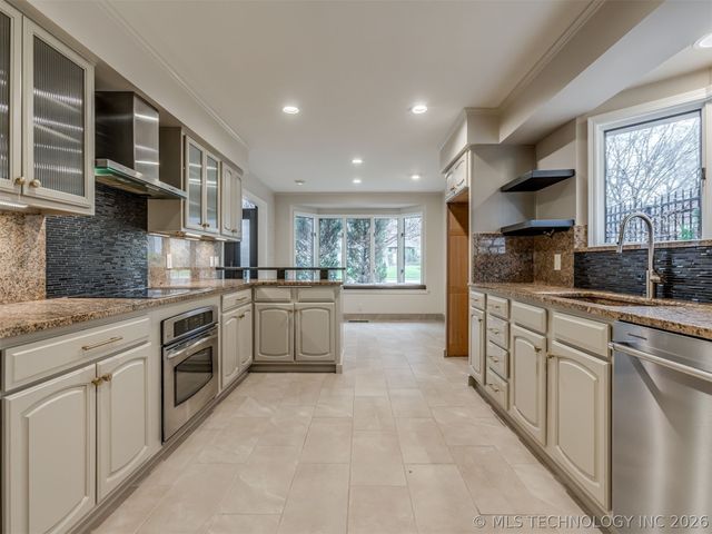 7426 S Gary Place, Tulsa, OK 74136