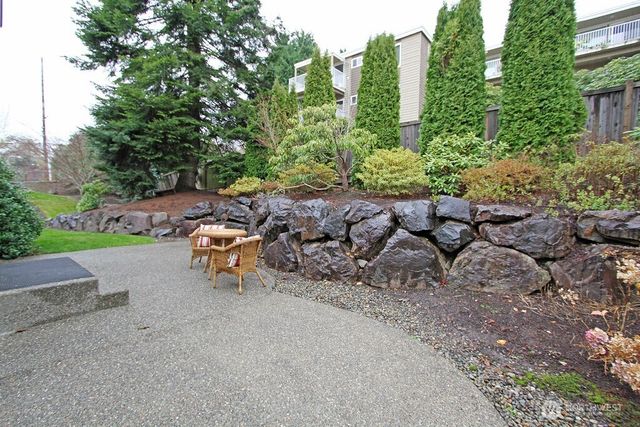 14 10th Place S, Kirkland, WA 98033