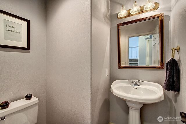 14 10th Place S, Kirkland, WA 98033