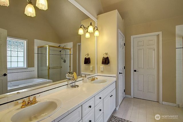 14 10th Place S, Kirkland, WA 98033