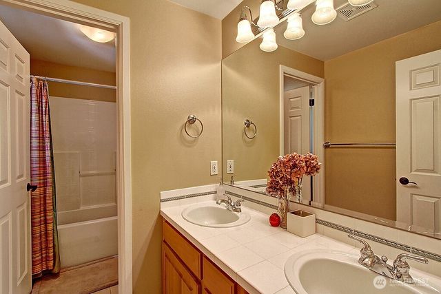 14 10th Place S, Kirkland, WA 98033