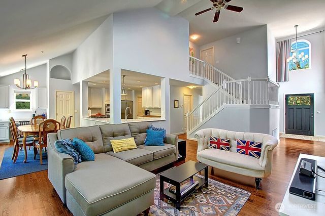 14 10th Place S, Kirkland, WA 98033