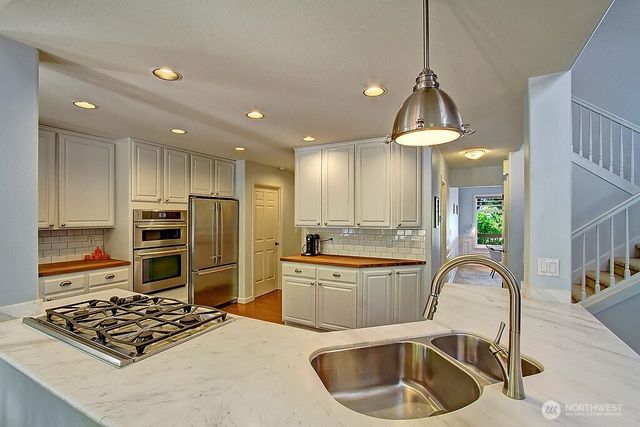 14 10th Place S, Kirkland, WA 98033