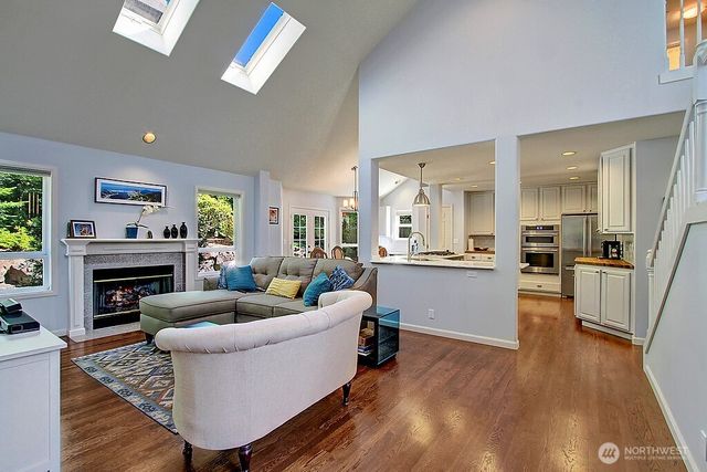14 10th Place S, Kirkland, WA 98033