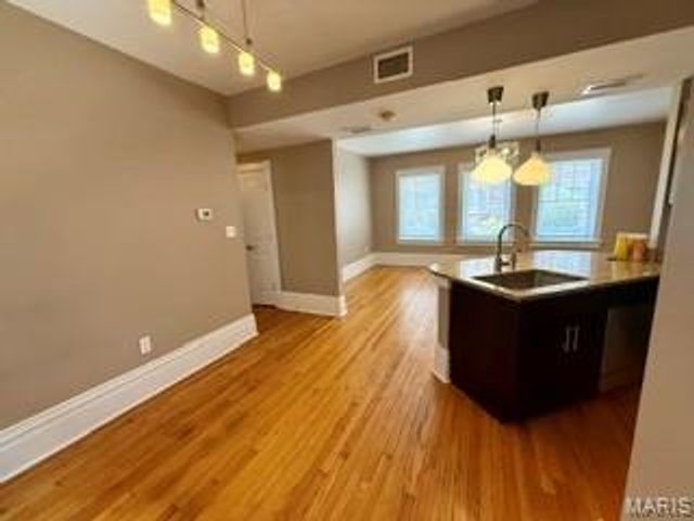 536 Rosedale Avenue 101, St Louis, MO 63112