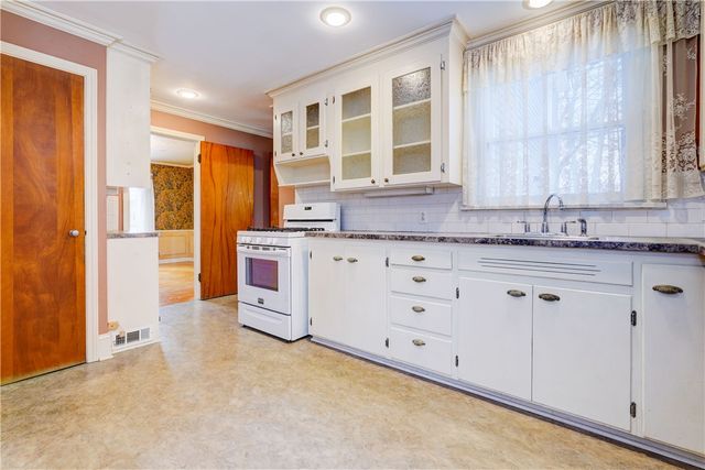 50 Rogers Parkway, Irondequoit, NY 14617