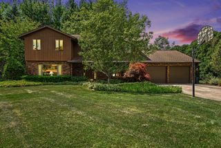 2616 Oakbrook Drive, St. Joseph, MI 49085