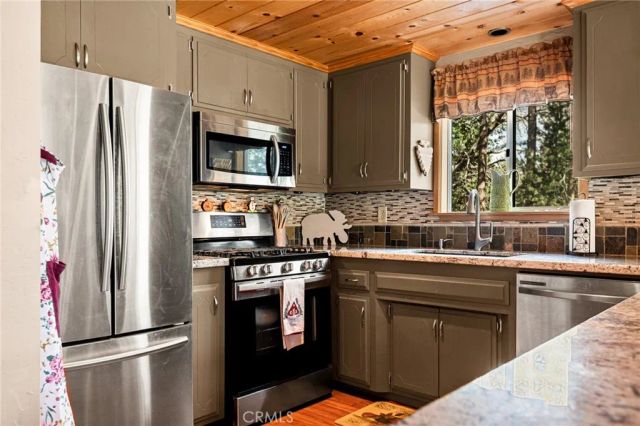 348 Brentwood, Lake Arrowhead, CA 92352