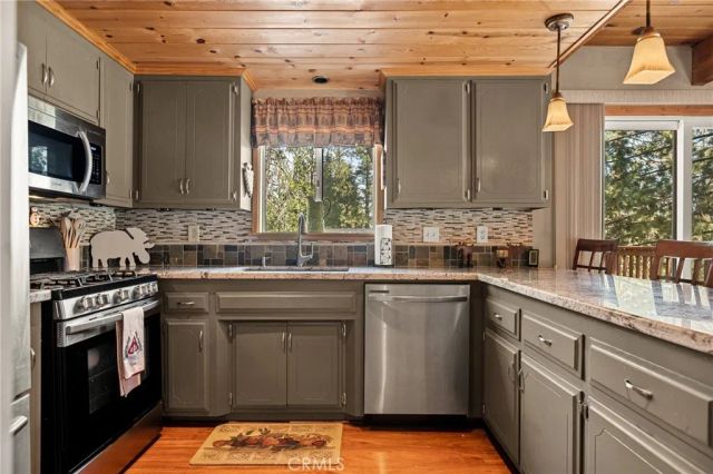 348 Brentwood, Lake Arrowhead, CA 92352