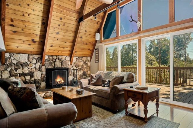 348 Brentwood, Lake Arrowhead, CA 92352