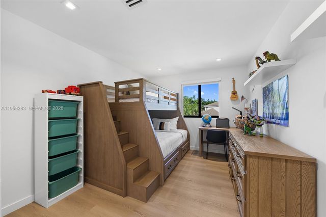 1077 Golden Cane Dr, Weston, FL 33327