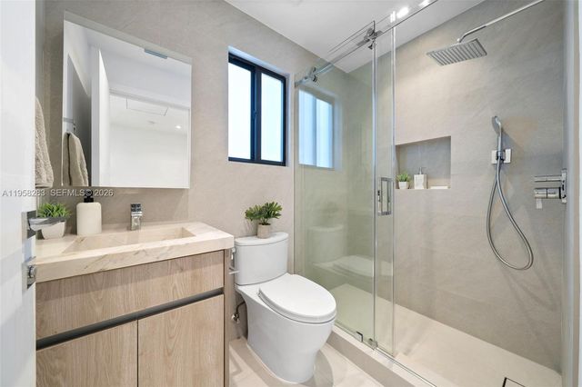 1077 Golden Cane Dr, Weston, FL 33327