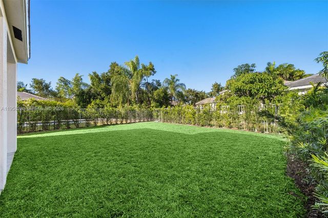 1077 Golden Cane Dr, Weston, FL 33327