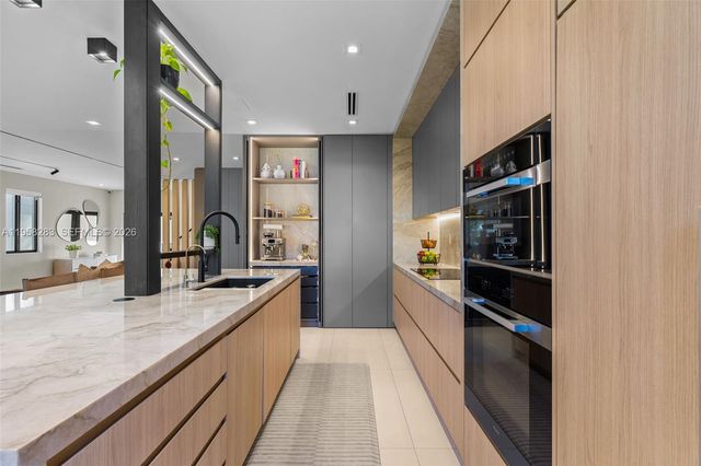 1077 Golden Cane Dr, Weston, FL 33327