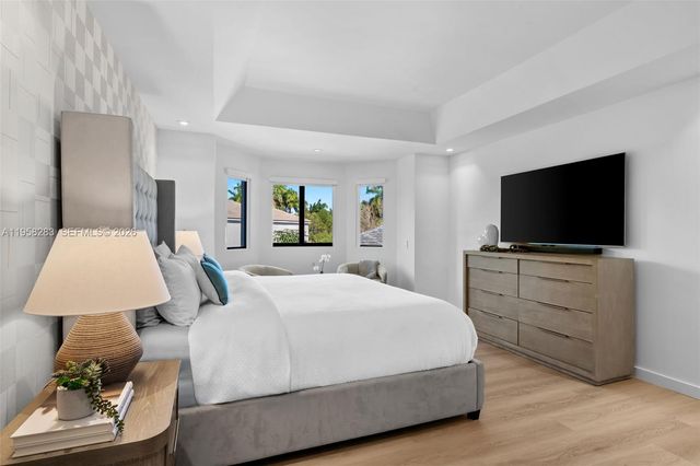 1077 Golden Cane Dr, Weston, FL 33327