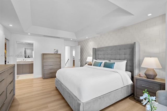 1077 Golden Cane Dr, Weston, FL 33327