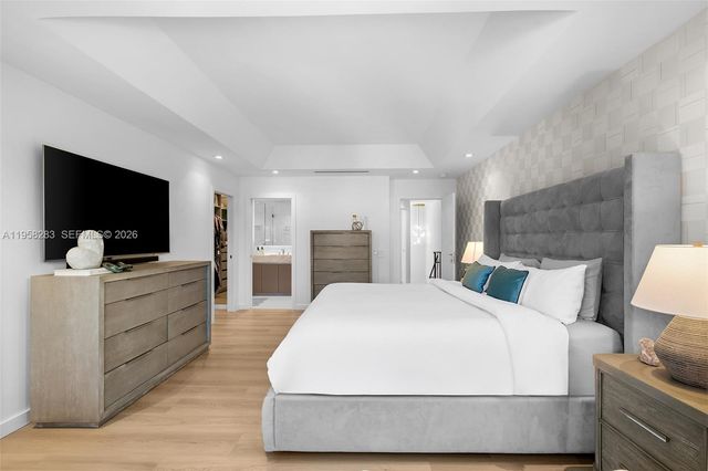 1077 Golden Cane Dr, Weston, FL 33327