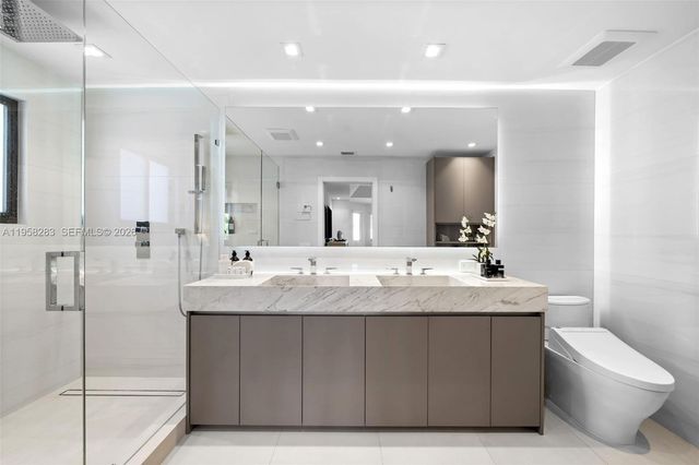 1077 Golden Cane Dr, Weston, FL 33327