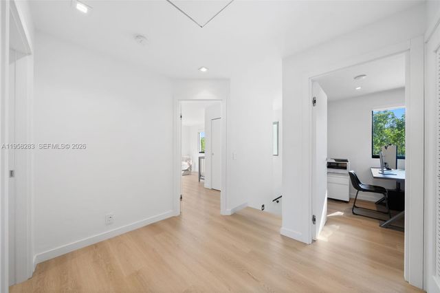 1077 Golden Cane Dr, Weston, FL 33327