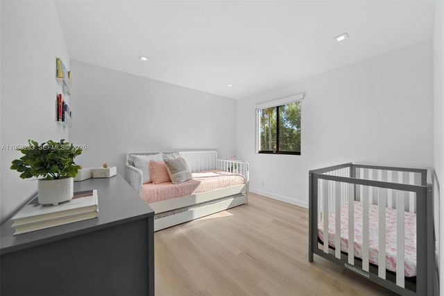 1077 Golden Cane Dr, Weston, FL 33327