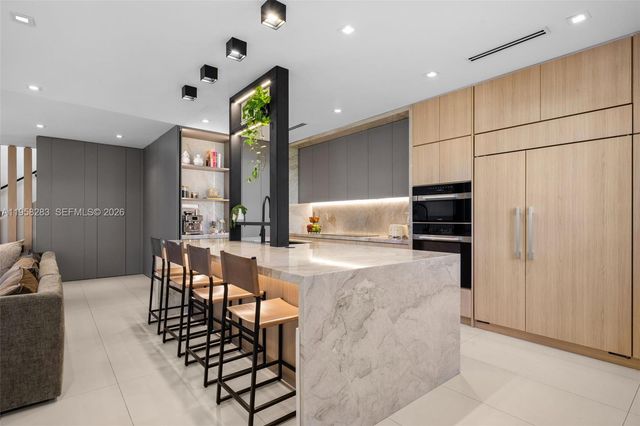 1077 Golden Cane Dr, Weston, FL 33327