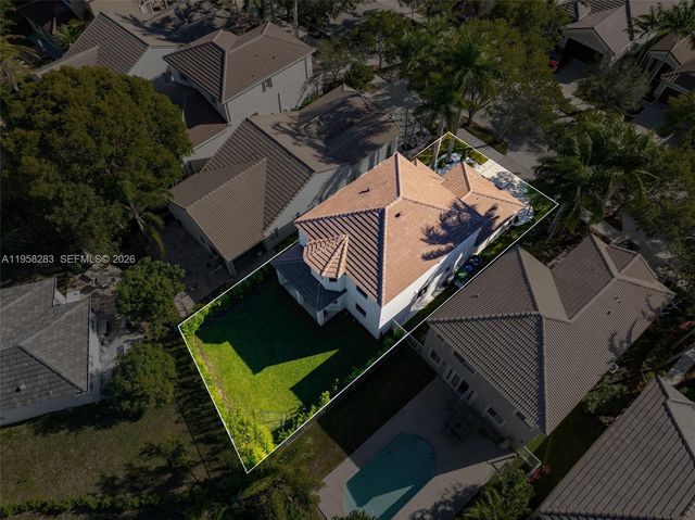 1077 Golden Cane Dr, Weston, FL 33327