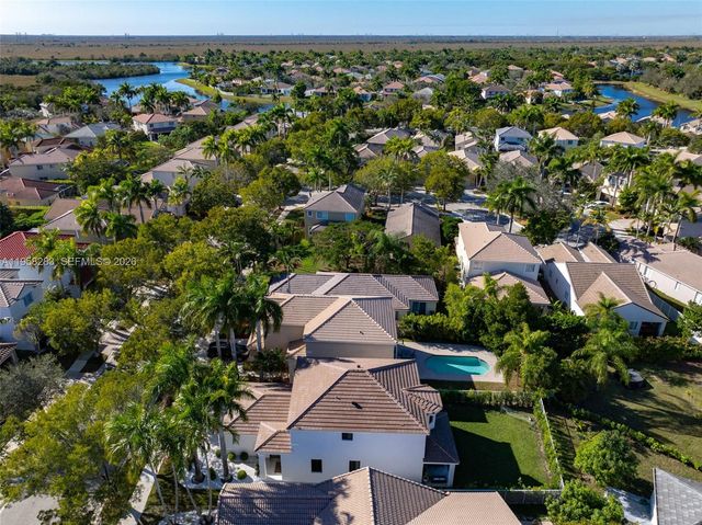 1077 Golden Cane Dr, Weston, FL 33327