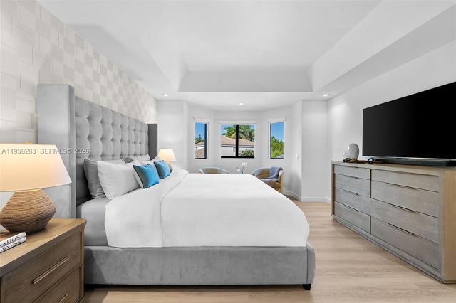 1077 Golden Cane Dr, Weston, FL 33327