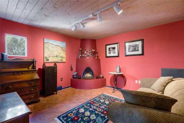 5 Cerrado Court, Santa Fe, NM 87508