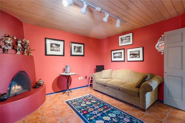 5 Cerrado Court, Santa Fe, NM 87508
